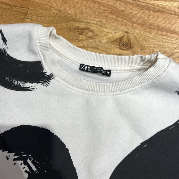 Zara preloved white and black sweatshirt🔥❤️🍂 - Picture 3 of 8
